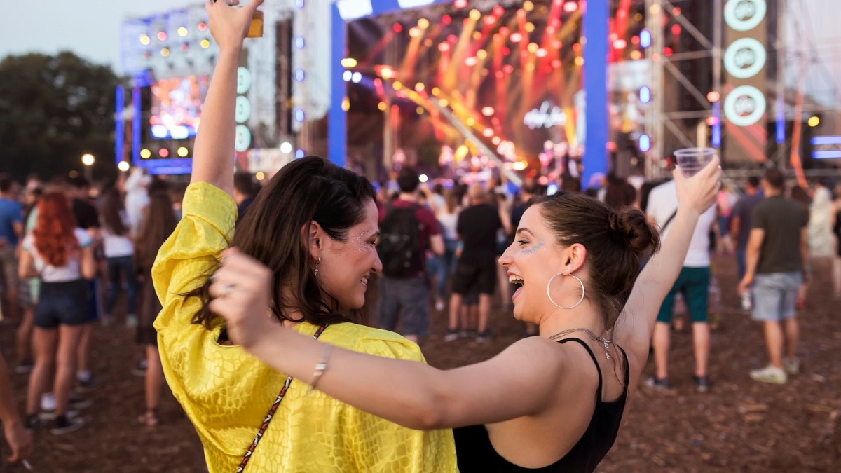 You are currently viewing Quel niveau sonore dans un festival devient-il nocif pour votre santé auditive ?